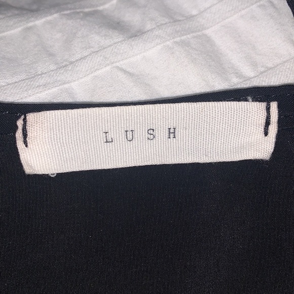 Lush Collared V-Neck Sleeveless Top - Picture 3 of 3